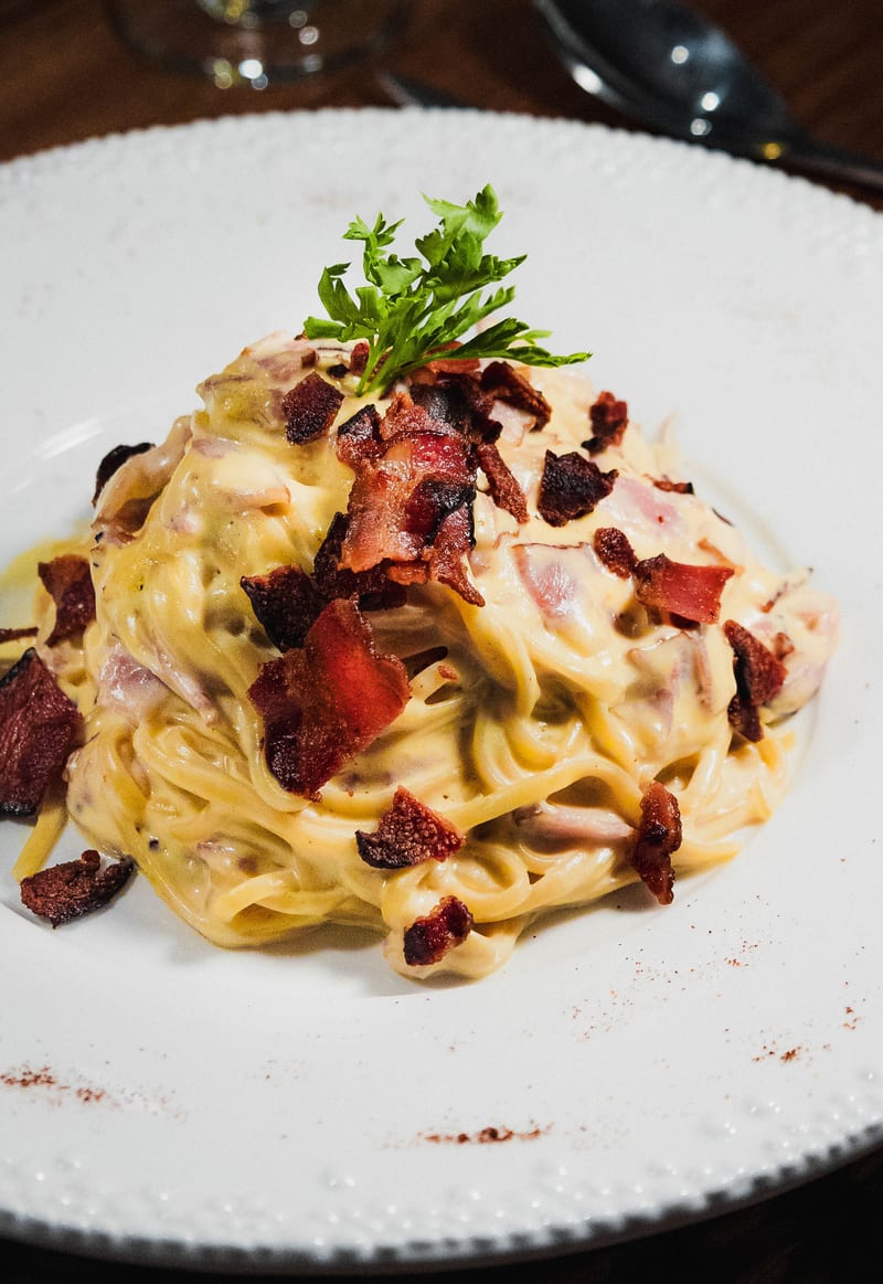 Carbonara con panceta crujiente